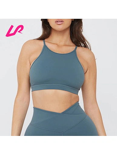 Cover up in style with our high neck sports bra. Designed for comfort and support, it's a must-have for any workout wardrobe. Shop now and stay ahead of the trend.